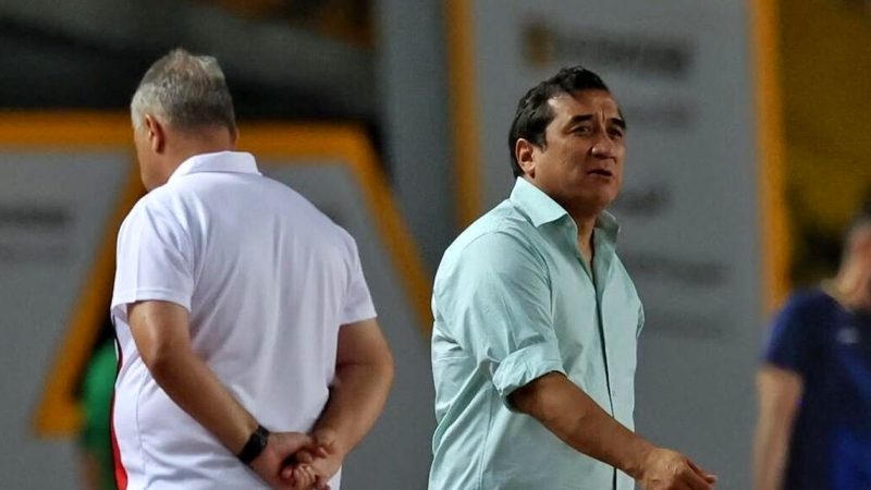 شوخی خداداد عزیزی با گزارشگر هفت صبح ورزشی!