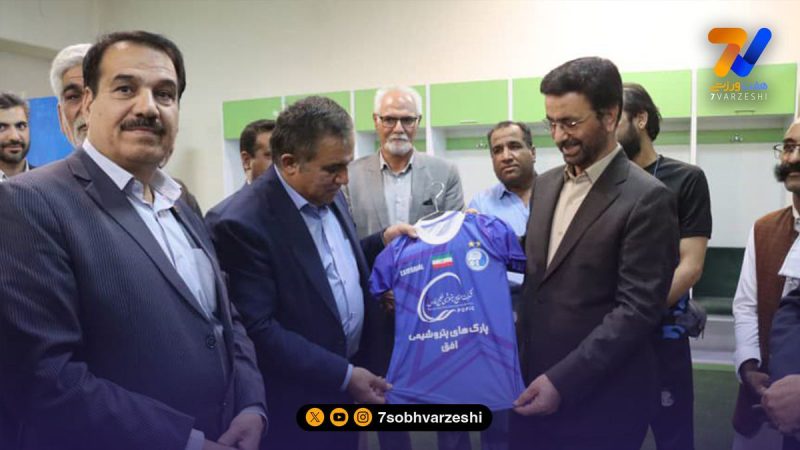 یک پرسپولیسی استقلال زاهدان را افتتاح کرد!