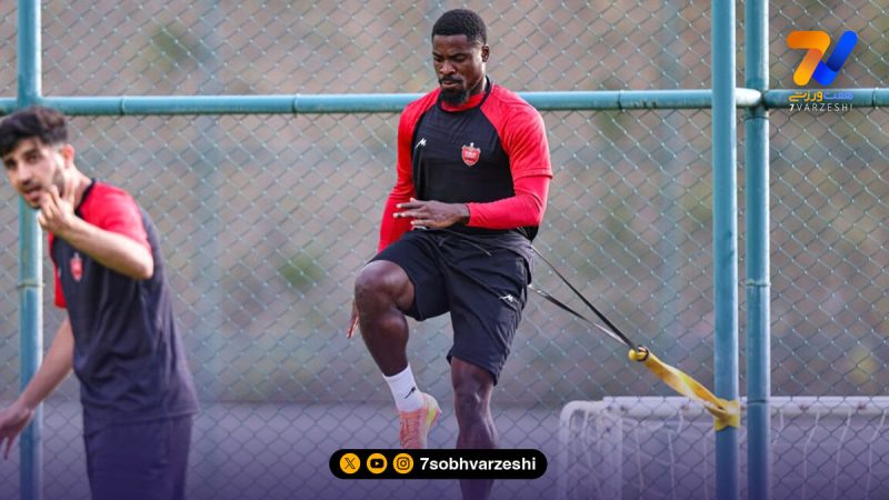 خارجی پرسپولیس مقابل سپاهان بازی می‌کند