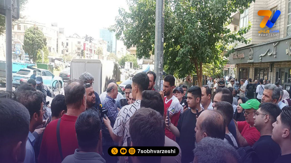 بانوی پرسپولیسی در تجمع اعتراضی هواداران، کتک خورد!