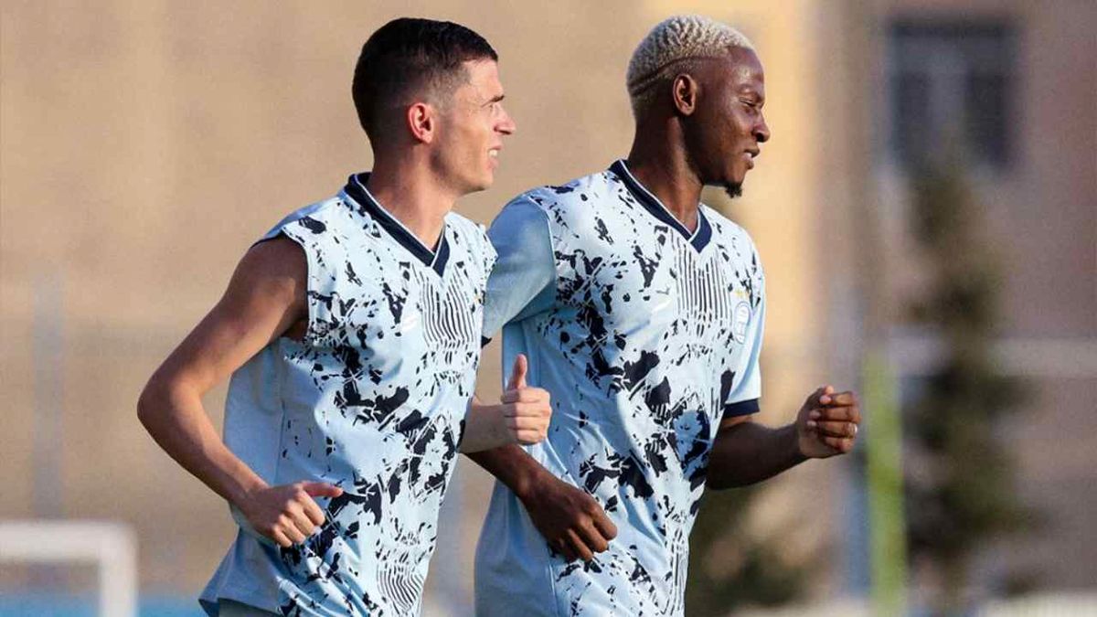 استقلال یک تیم کامل روی نیمکت دارد!