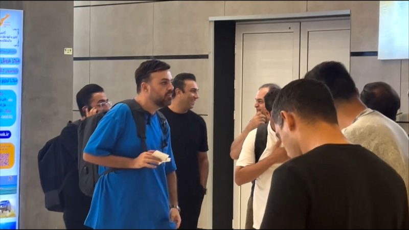 ورود تیم رسانه و ستارگان دهه شصت به جزیره کیش برای تورنمنت دوستانه