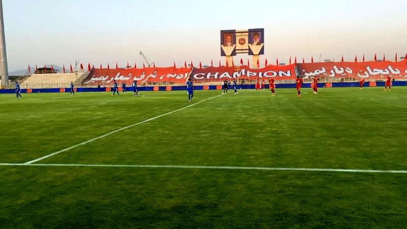 لحظات باقی مانده به آغاز دیدار تراکتور و استقلال