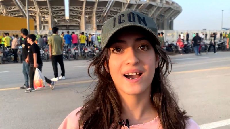 هوادار پرسپولیس: فوتبالیست ها در ایران هر چقدر بگیرند حق دارند!