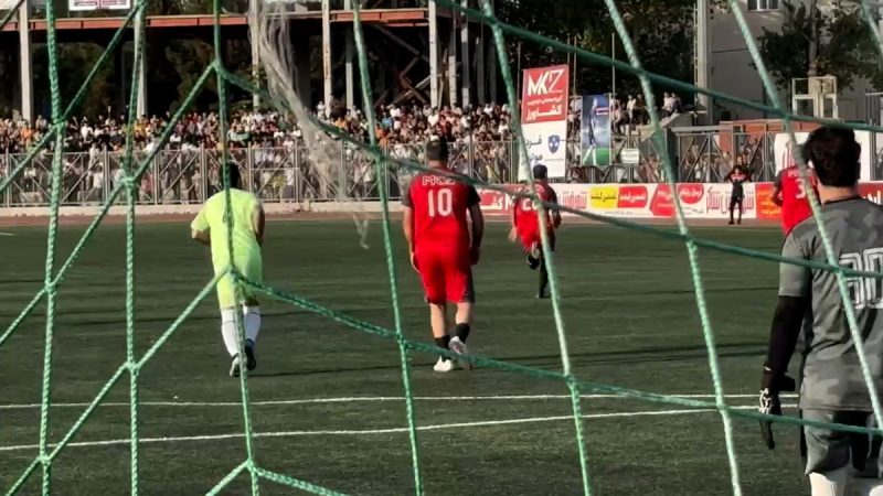 شور هواداران و واکنش دایی؛ وقتی توپ به پای اسطوره نرسید