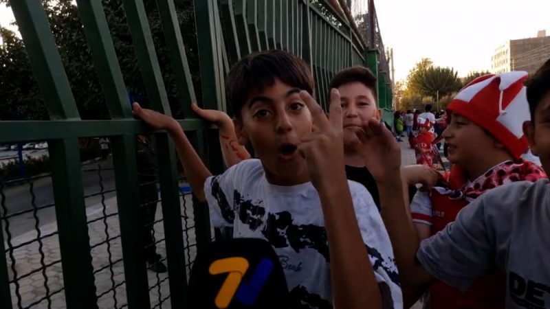 تلاش هواداران پرسپولیس برای ورود بدون بلیت به ورزشگاه