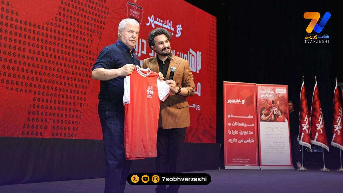 خواننده موسیقی پاپ در جشن ۶ تایی ها کنار سلطان پرسپولیس