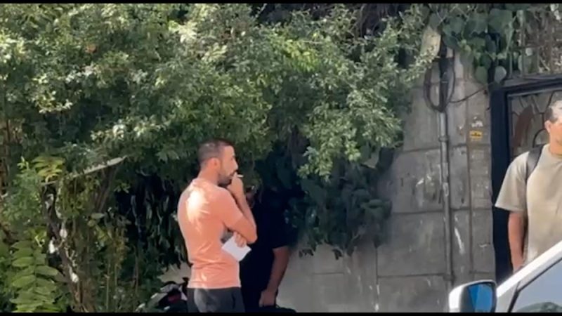 سیگار کشیدن مربی بدنساز استقلال در روز روشن