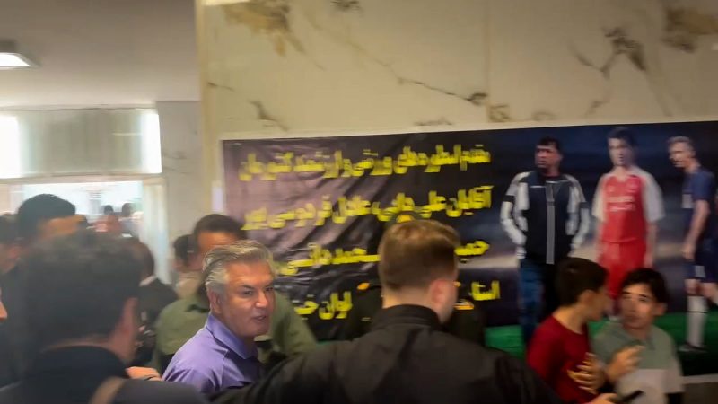 استیلی و لطیفی در ورزشگاه برای بازی دایی و فردوسی‌پور