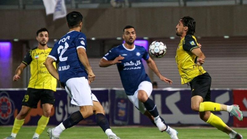 گل گهر یک – سپاهان یک؛ تساوی فوق جنجالی در کویر