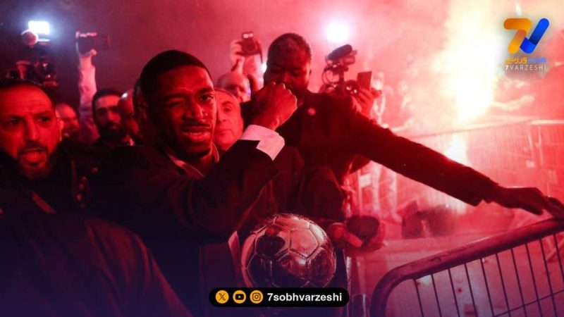 توپ طلای دمبله در خیابان های پاریس؛ دست هواداران هم به توپ رسید