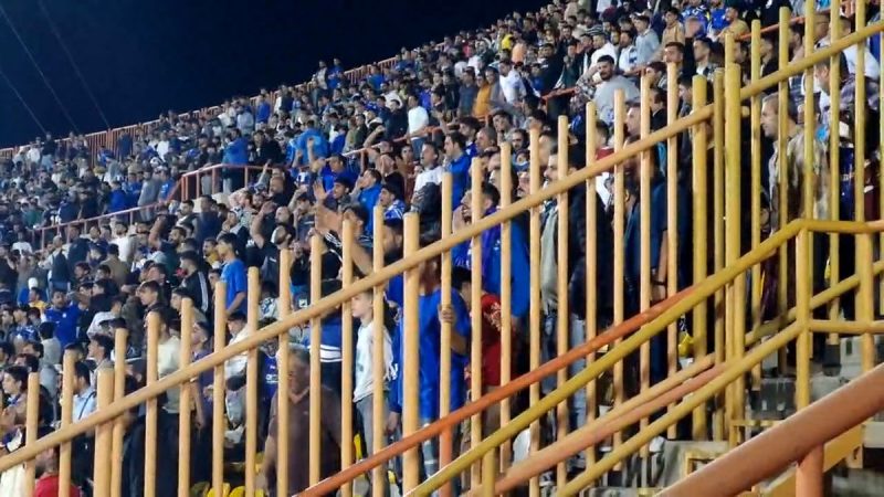 شعار هواداران علیه محمدرضا آزادی بعداز پایان بازی