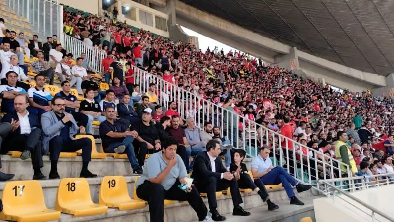 نمایی از ورزشگاه با حضور هواداران پرسپولیس