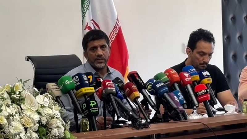 دبیر: از درآمد های خودمان به ملی پوشان پاداش می دهیم