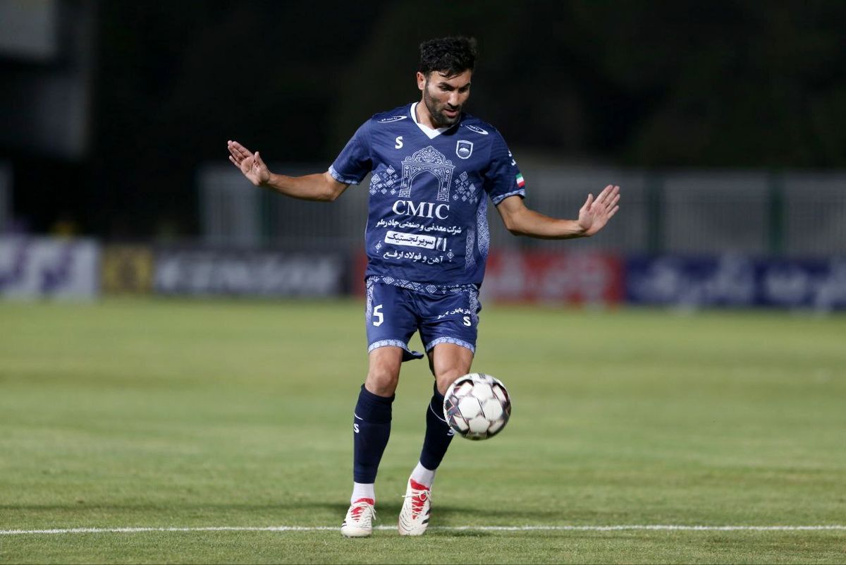 رکورددار کارت قرمز در لیگ ایران؛ صادقیان از نوع سیروس!