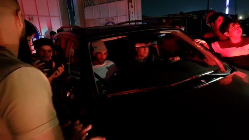 سلفی هواداران استقلال با آنتونیو آدان سنگربان این تیم