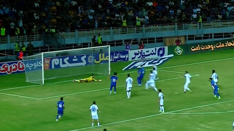 گل اول استقلال خوزستان به استقلال توسط محمد شریفی