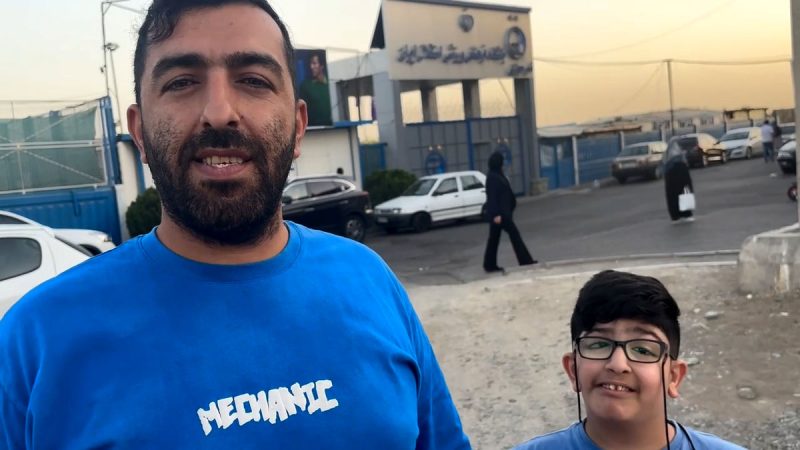 هوادار پرسپولیس در کمپ مرحوم حجازی