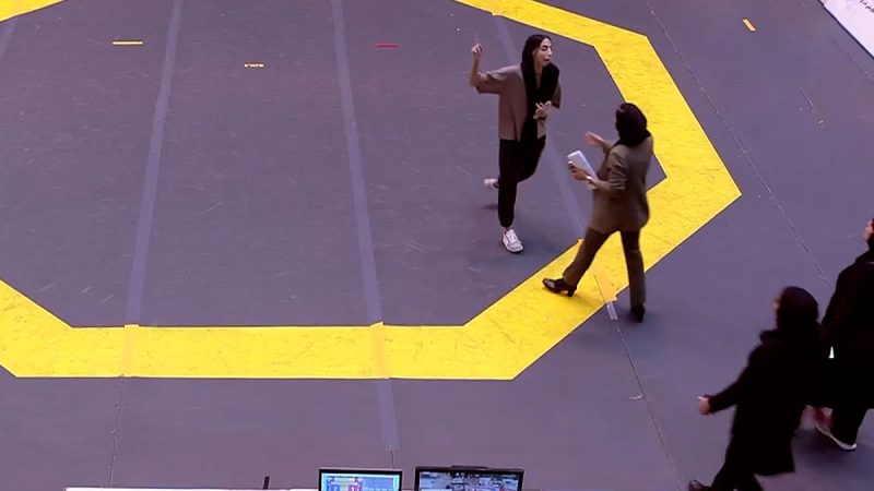 ورود عجیب جیمی جامپ خانم در پخش زنده شبکه ورزش