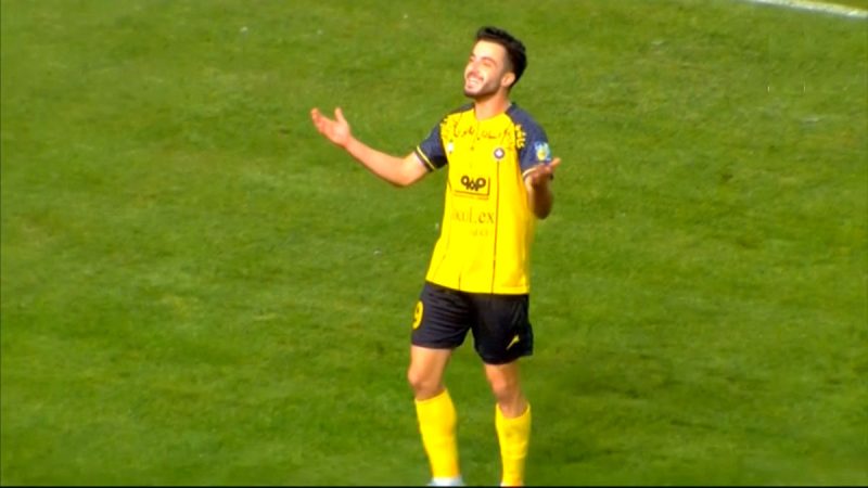 گل اول سپاهان به تراکتور توسط محمدمهدی لطفی