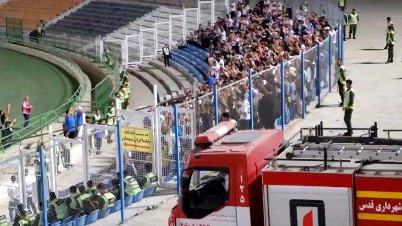 شوروهیجان هواداران ملوان روی سکو ورزشگاه شهرقدس