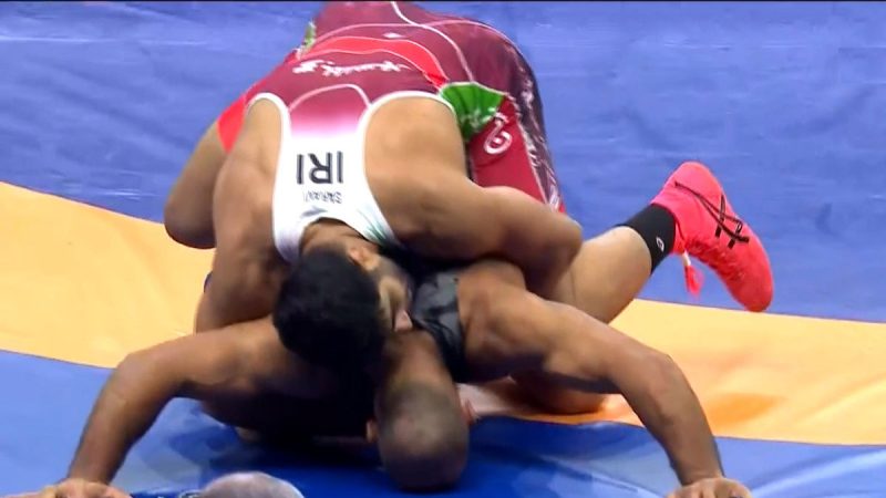 مدال طلا بر گردن محمدهادی ساروی ضرب شد