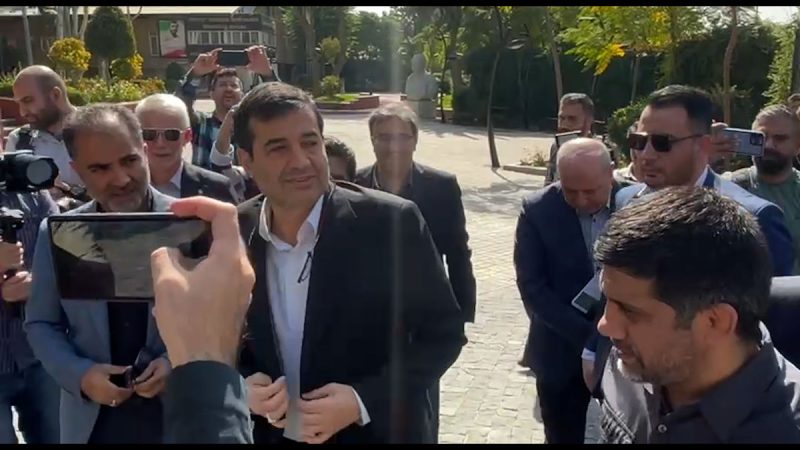 ورود وزیر ورزش به فدراسیون کشتی و دیدار صمیمی با علیرضا دبیر