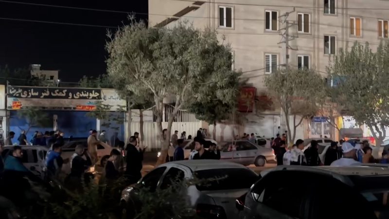 تشویق وحید هاشمیان توسط هواداران استقلال بعد از بردن الوحدات