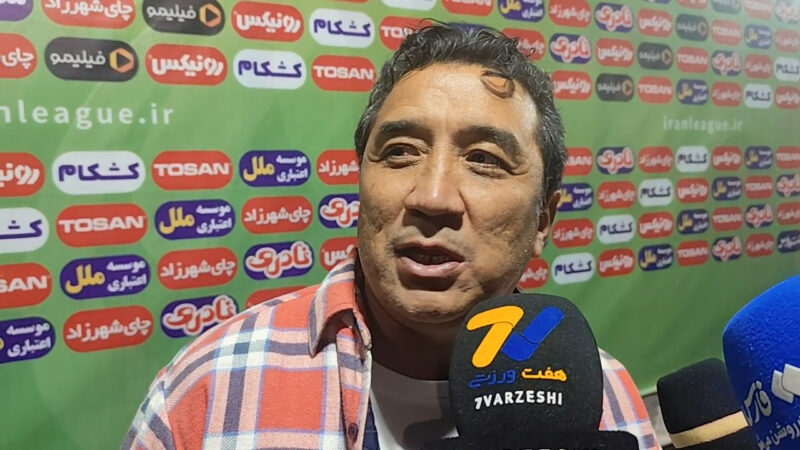 خداداد عزیزی: شجاع خلیل‌زاده نباید روی اعتراض کارت می‌گرفت