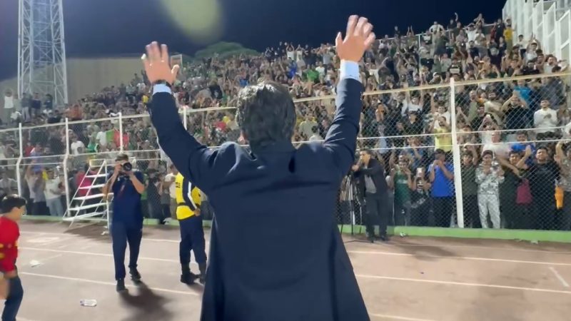 تشویق پرشور سید مهدی رحمتی توسط هواداران خیبر