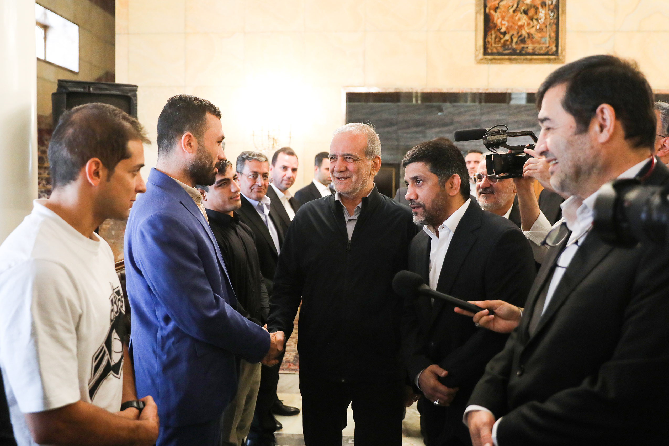 پزشکیان: تسلیم شدن در وجود ما نیست/ پیگیر مطالبات ورزشکاران هستم