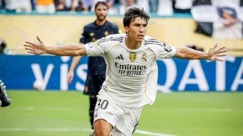 ستاره رئال با بند فسخ یک میلیارد یورویی تمدید کرد!