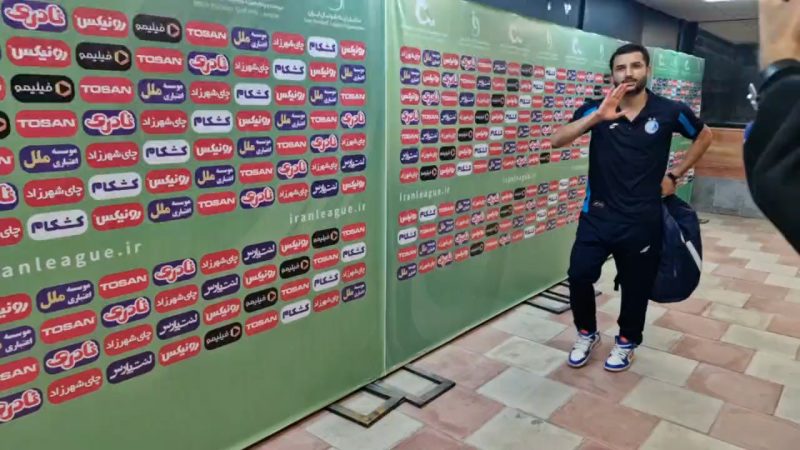 منیر الحدادی با لبخند: متأسفم