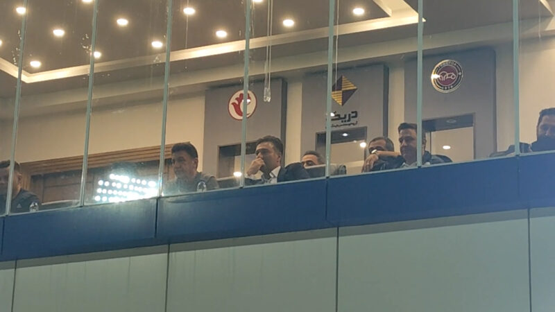 سعید مظفری زاده مدیر عامل تراکتور و قلعه نویی سرمربی تیم ملی درحال گفتگو