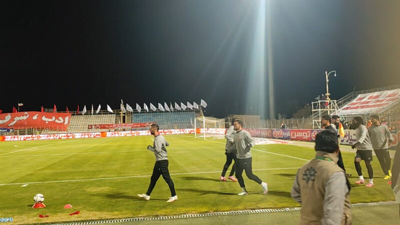 گرم کردن پرسپولیس و تراکتور پیش از شروع نیمه دوم