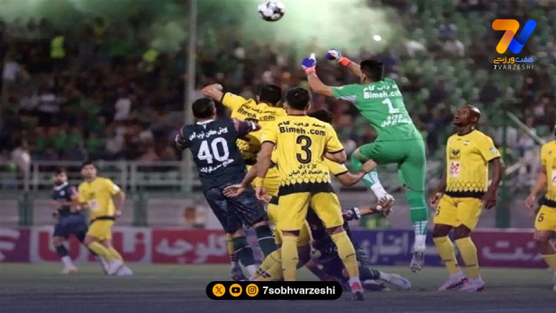 پوستر ذوب آهن برای دربی اصفهان؛ زمینی که فرو نشست