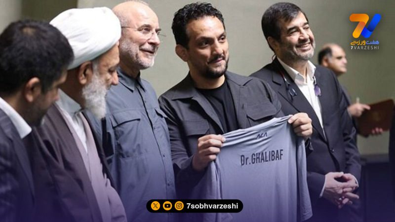 اهدای پیراهن تیم ملی کشتی به رئیس مجلس