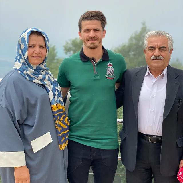 عکس پدر و مادر وریا غفوری فوتبالیست