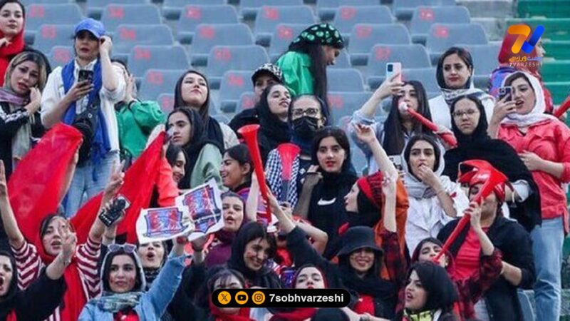 فن پیج | رقص مازندرانی بازیکنان تیم نساجی با هواداران در ورزشگاه