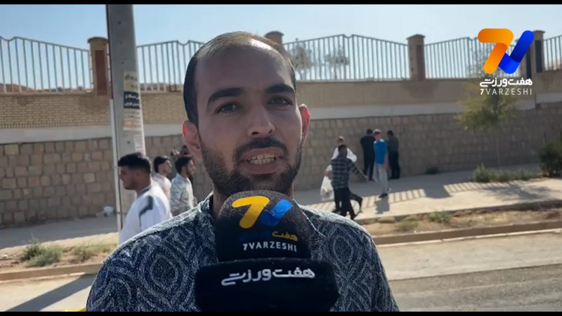 هوادار فجرسپاسی: از استقلالی‌ها عذر می‌خواهم، امروز باید تیم شهرم را تشویق کنم!