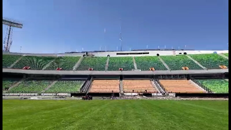 عملیات نصب سکوهای بتنی ضلع شمالی ورزشگاه آزادی