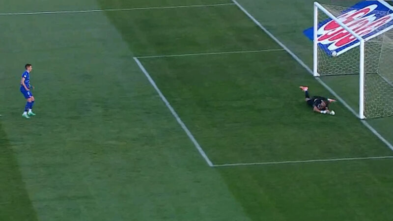 گل اول استقلال به آلومینیوم توسط یاسر آسانی