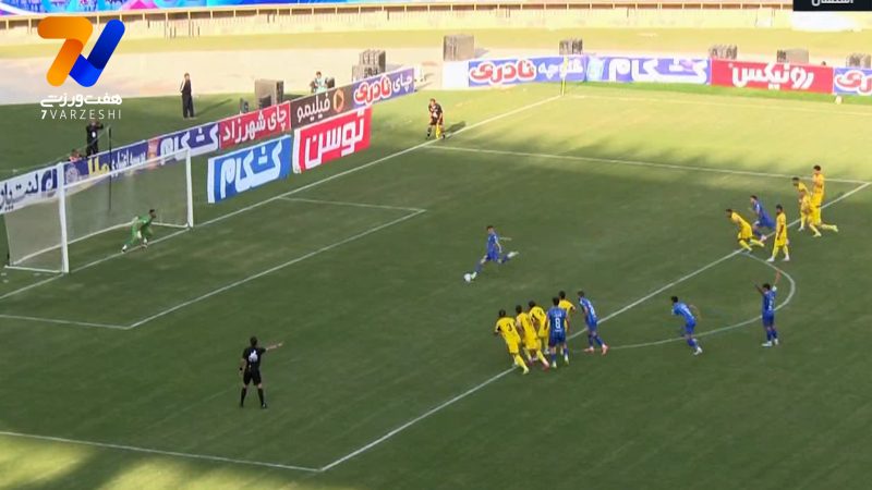 گل اول استقلال به فجر سپاسی توسط یاسر آسانی