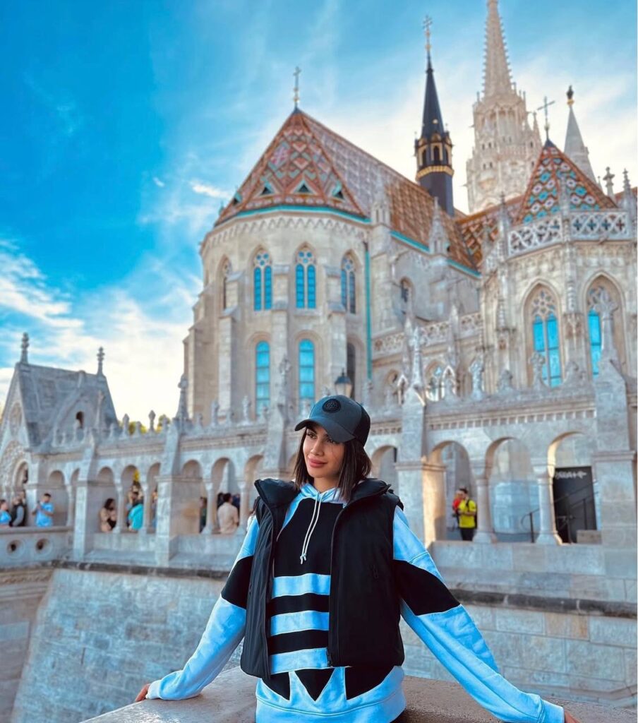 سارا بهمنیار