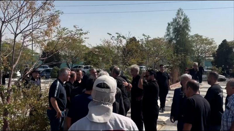 حضور پیشکسوتان پرسپولیس در بهشت زهرا برای خاکسپاری منوچهر شفقتیان