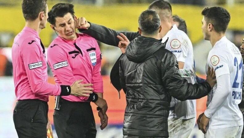 حمله بازیکن به داور در مهاباد خبرساز شد