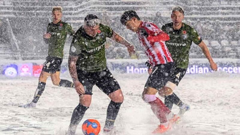 ۴ ساعت مسابقه فینال در طوفان برفی شدید +ویدیو