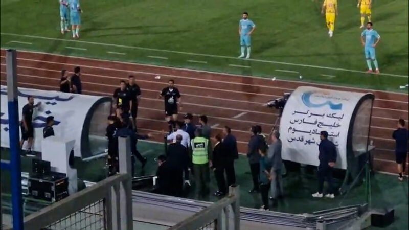 باران کارت زرد بعد از اعلام پنالتی با کمک VAR؛ دقیقی هم از داور اخطار گرفت