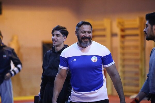 حمله مجید افلاکی به علیرضا دبیر؛ نصف آزادی به کشتی رسیده