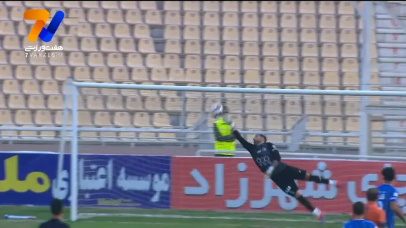 شوت تماشایی و گل اول پادیاب به استقلال توسط فریبرز یوسفی